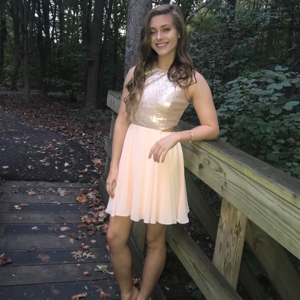 LULU’S ROSE GOLD HOMECOMING (SEMI-FORMAL) DRESS
